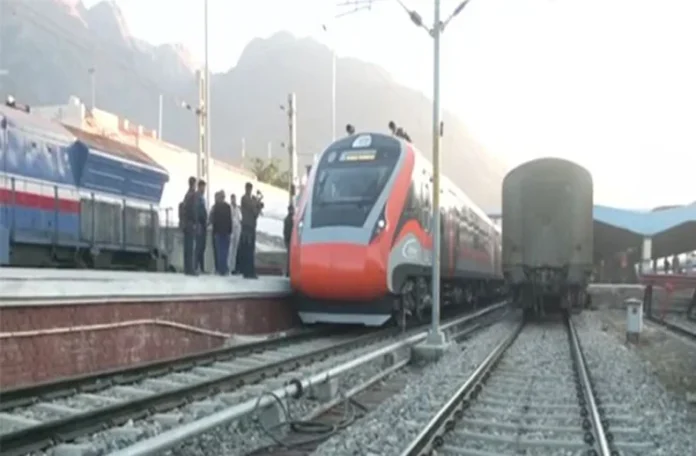 Indian Railways: श्री माता वैष्णो देवी कटरा से श्रीनगर तक पहली वंदे भारत का ट्रायल रन