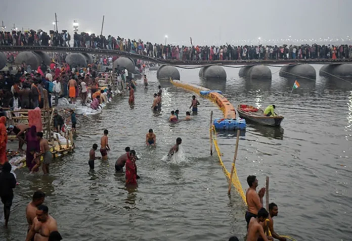 Maha Kumbh: प्रयागराज में पवित्र त्रिवेणी संगम पर अब तक 29 करोड़ 64 लाख श्रद्धालुओं ने लगाई डुबकी