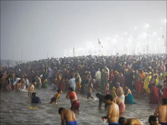 Mahakumbh 2025: मकर संक्रांति पर प्रयागराज में महाकुंभ का आज पहला शाही स्नान जारी