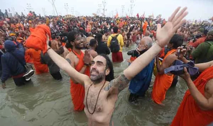 Prayagraj Kumbh: मकर संक्रांति पर महाकुंभ में उमड़ा जनसैलाब, विदेशी श्रद्धालुओं ने की प्रबंधों की तारीफ