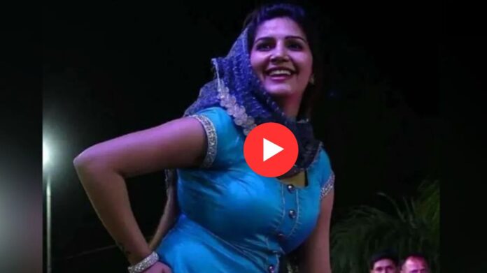 Sapna Choudhary Dance: सपना चौधरी ने डांस करते हुए स्टेज पर उतारा दुपट्टा, फैंस ने कहा- 'नजरें हटाना मुश्किल!'