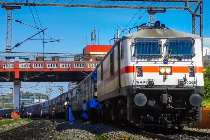 Bharat Gaurav Train : क्या आप भी महाकुंभ मेले में जाने के लिए उत्सुक हैं? चलेगी ये लग्जरी ट्रेन, सुविधाएं चौंका देंगी