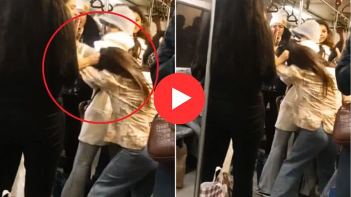 Delhi Metro Viral Video: दिल्ली मेट्रो में सीट के लिए लड़कियों की जबरदस्त लड़ाई, वीडियो वायरल