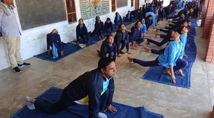 Charkhi Dadri- News Surya Namaskar Yoga program completed in Bhandwa School