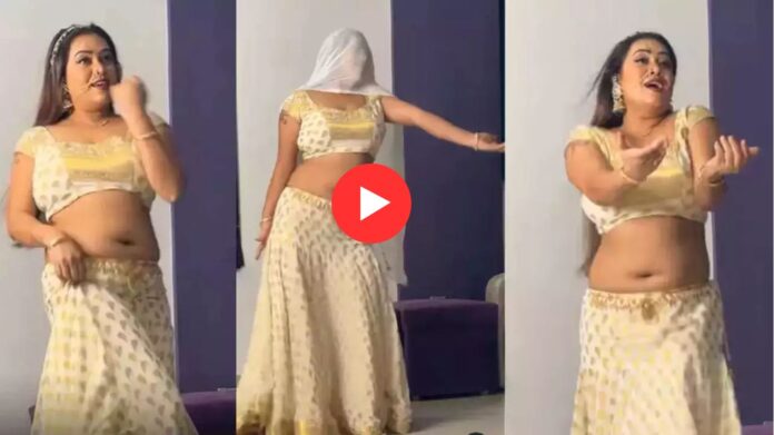 Desi Bhabhi Dance: लहंगा पहनकर करिश्मा कपूर के गाने पर किया जबरदस्त डांस, वायरल वीडियो ने मचाया तहलका!