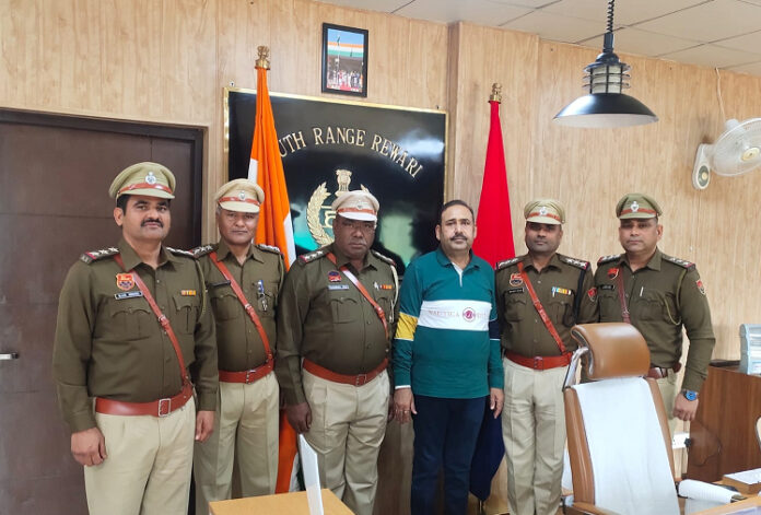 पदोन्नति पाकर निरीक्षक बने पुलिस अधिकारियों को आईजीपी ने स्टार लगाकर दी शुभकामनाएं