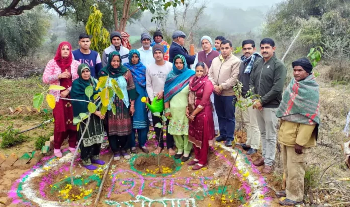 Bhiwani News : झुप्पा गांव में कुआं पूजन पर त्रिवेणी लगाकर दिया पर्यावरण संरक्षण का संदेश