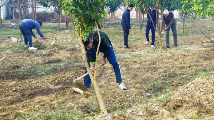 Police donated labor for cleaning the police line