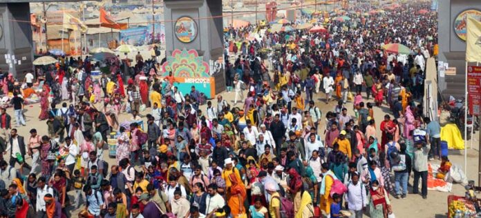 Prayagraj Maha Kumbh : नहीं संभल रही प्रयागराज जाने वाले श्रद्धालुओं की भीड़