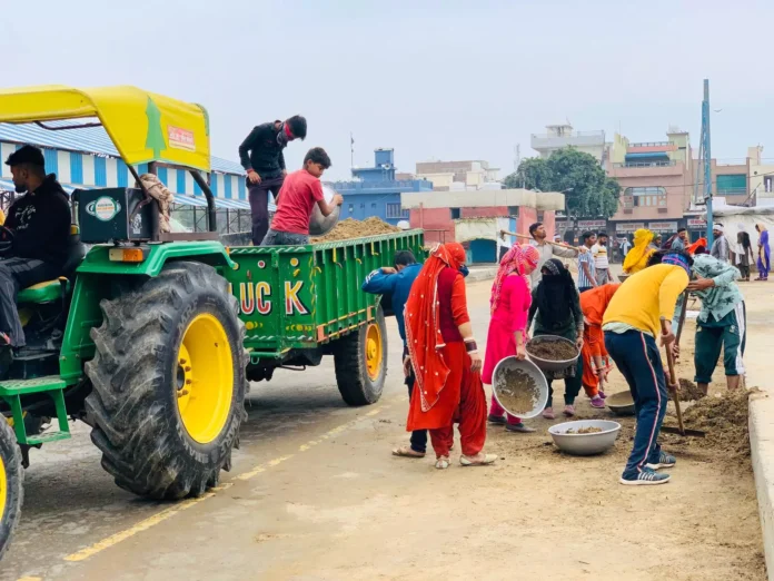 Fatehabad News : विशाल रूहानी सत्संग को लेकर तैयारियां जोर-शोर से जारी , चलाया सफाई अभियान