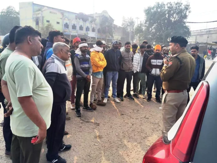 Public made aware to pay pending traffic challan