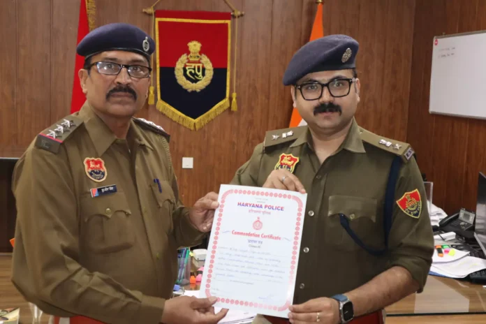 Sirsa News : सराहनीय कार्य करने पर पुलिस प्रवक्ता सुरजीत सहारण को एसपी ने किया सम्मानित