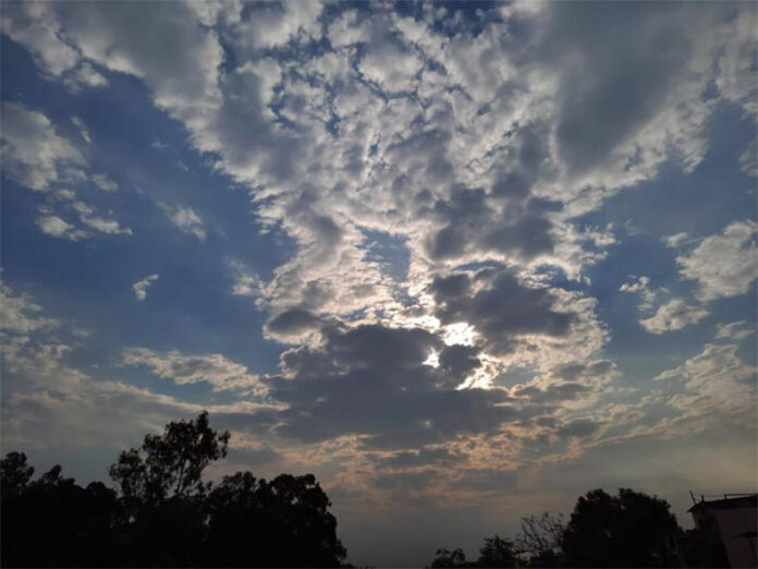 Haryana Weather Update: हरियाणा में बारिश-ओलावृष्टि के बाद तापमान में आई 6 डिग्री की गिरावट