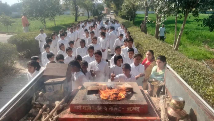 युवा शक्ति देश और समाज की रीढ़ होती है : स्वामी सच्चिदानंद