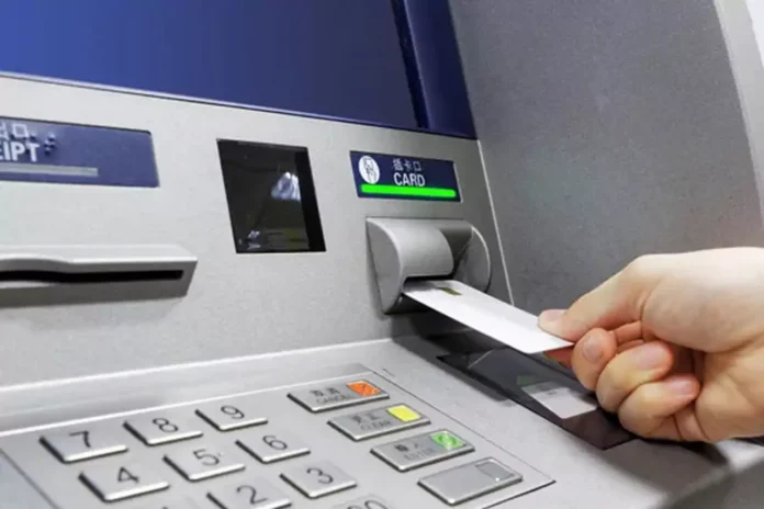 ATM Use expensive : क्या ATM से पैसे निकालने पर लगने वाला शुल्क बढ़ सकता है, आइए जानें