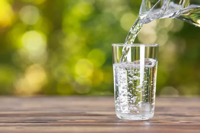 effects of Drinking too Much Water : क्या ज्यादा पानी पीना शरीर के लिए हो सकता है हानिकारक , हमें किन बातो का रखना चाहिए ध्यान