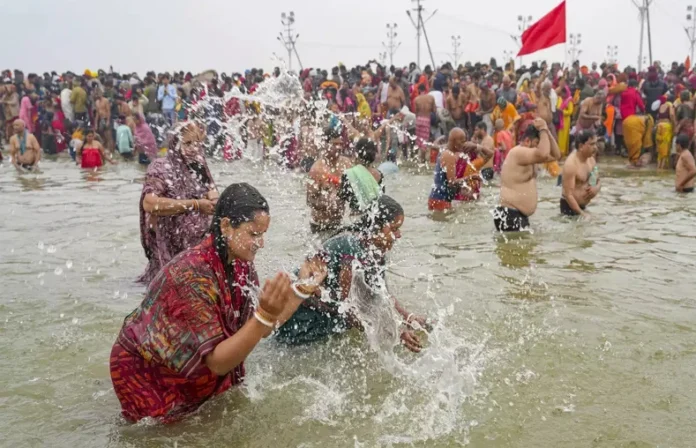 Kumbh 2025: प्रयागराज में संगम पर अब तक 40 करोड़ से ज्यादा श्रद्धालुओं ने लगाई डुबकी