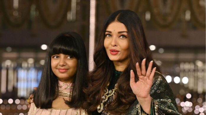 Aishwarya Rai Bachchan अपने पिता को याद कर हुईं भावुक, आराध्या के संस्कार देख फैंस ने की जमकर तारीफ! आज समाज, नई दिल्ली: बॉलीवुड की सबसे खूबसूरत हसीना Aishwarya Rai Bachchan अपने प्रोफेशनल के साथ-साथ पर्सनल लाइफ को भी लेकर भी सुर्खियों में रहती हैं। हर साल की तरह इस साल भी ऐश्वर्या ने अपने पिता को याद करते हुए एक खास पोस्ट शेयर किया है। ऐश्वर्या ने अपने इंस्टाग्राम पर तीन तस्वीरें शेयर की हैं, जो उनकी भावनाओं को पूरी तरह बयां कर रही हैं। आज उनके पिता कृष्णराज राय की आज पुण्यतिथि है। इस पोस्ट से साफ झलक रहा है कि ऐश्वर्या के दिल में अपने पिता के लिए कितना प्यार और सम्मान है। पहली तस्वीर – इसमें दीवार पर लगी ऐश्वर्या के पिता की एक बड़ी सी तस्वीर नजर आ रही है, जिस पर दो माला टंगी हुई हैं। यह तस्वीर उनके सम्मान और प्यार को दर्शा रही है। दूसरी तस्वीर – इसमें ऐश्वर्या की बेटी आराध्या बच्चन (Aaradhya Bachchan) अपने नाना की तस्वीर के सामने हाथ जोड़कर आशीर्वाद लेती हुई नजर आ रही हैं। इस तस्वीर को देखकर फैंस उनकी परवरिश की तारीफ कर रहे हैं। तीसरी तस्वीर – इस फोटो में ऐश्वर्या अपने पिता की याद में इमोशनल नजर आ रही हैं। उनकी आंखों में अपने पिता के लिए प्यार और सम्मान साफ झलक रहा है। इन तस्वीरों को शेयर करते हुए ऐश्वर्या ने लिखा, "मैं हमेशा आपसे प्यार करती हूं, सबसे प्यारे डैडी-अज्जा। हमेशा आपके सभी प्यार भरे आशीर्वाद के लिए धन्यवाद।" Aishwarya Rai Bachchan