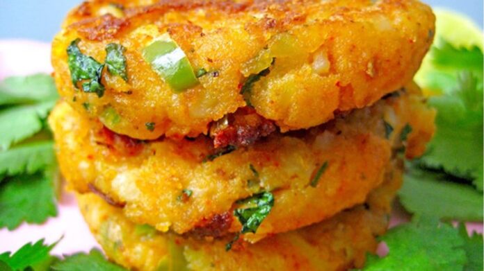 Aloo Tikki Recipe: होली स्पेशल, घर पर बनाएं एकदम क्रिस्पी और जायकेदार आलू टिक्की