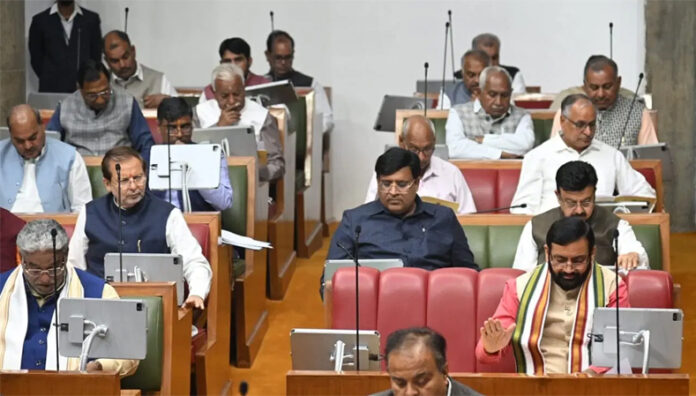 Haryana Assembly Budget Session: हरियाणा विधानसभा में पूर्व सीएम ओमप्रकाश चौटाला को दी श्रद्धांजलि