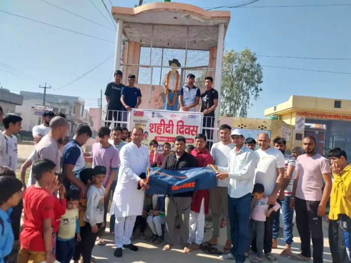 Bhiwani News : मिताथल में मनाया शहीदी दिवस : खिलाडिय़ों को खेल किट भेंट कर नशे से दूर रहने की दिलाई शपथ