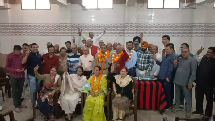 Rajesh Sharma of Shri Durga Mandir Phase-10 again became the head and JP Tokhi took over the command of the general secretary