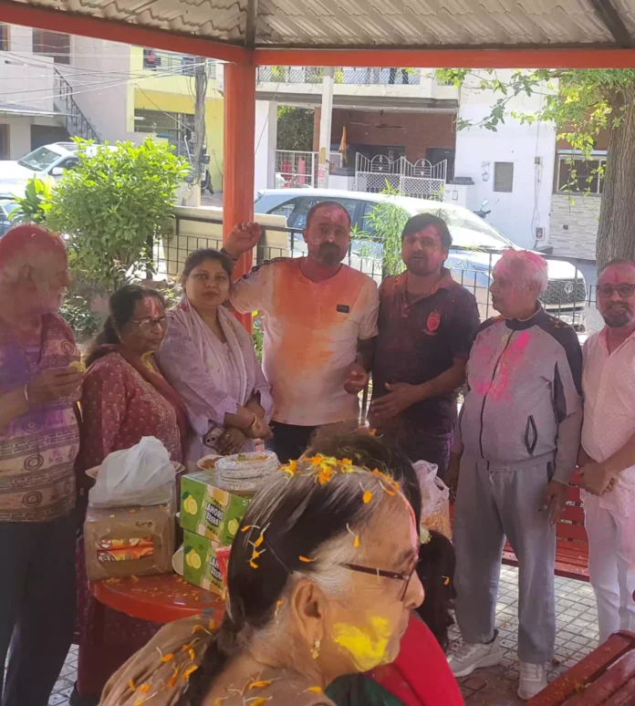 Ritu Goyal and former councillor C.B. Goyal celebrated Holi with great enthusiasm with the residents of Sector 18