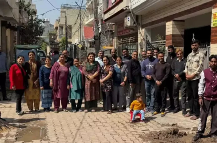 Ward number 5 councilor Neha Sharma got the sewerage chambers cleaned during the upcoming rainy season.