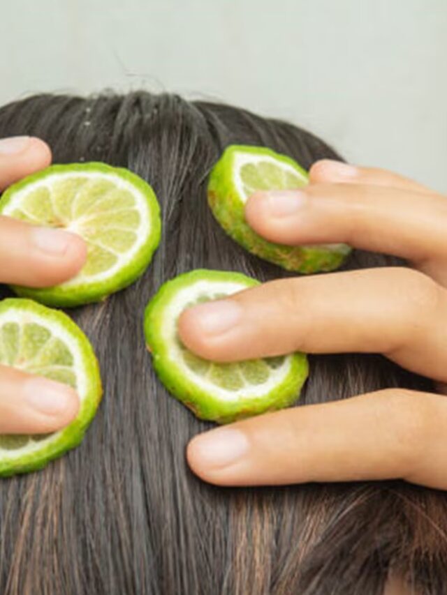 Lemon Benefits For Hair: बालों को घना, मजबूत और चमकदार बनाने के लिए लगाएं नींबू का रस