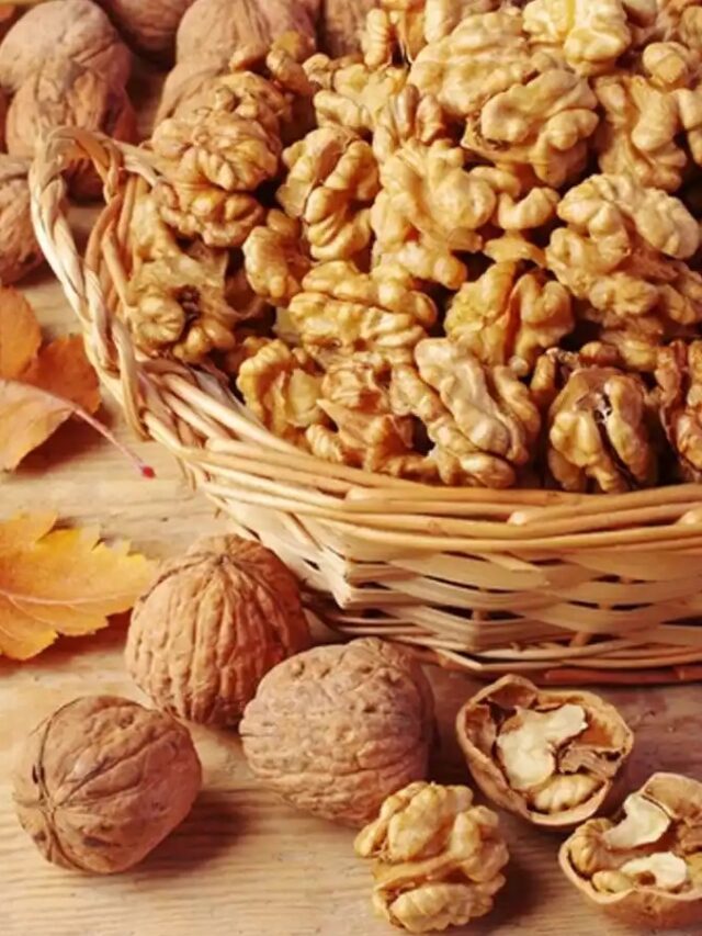 walnuts: ये लोग गलती से भी न करें अखरोट का सेवन, वरना हो सकता है नुकसान!