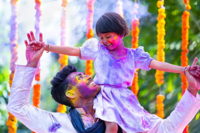 Holi 2025 Wishes for Father : पिता के लिए होली की शुभकामना संदेश