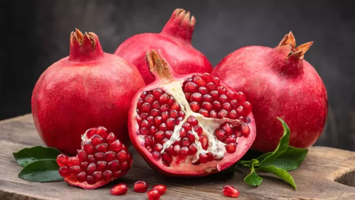 vitamin in Pomegranate : अनार एक स्वादिष्ट और पौष्टिक फल जो हमारे शरीर के लिए बेहद फायदेमंद